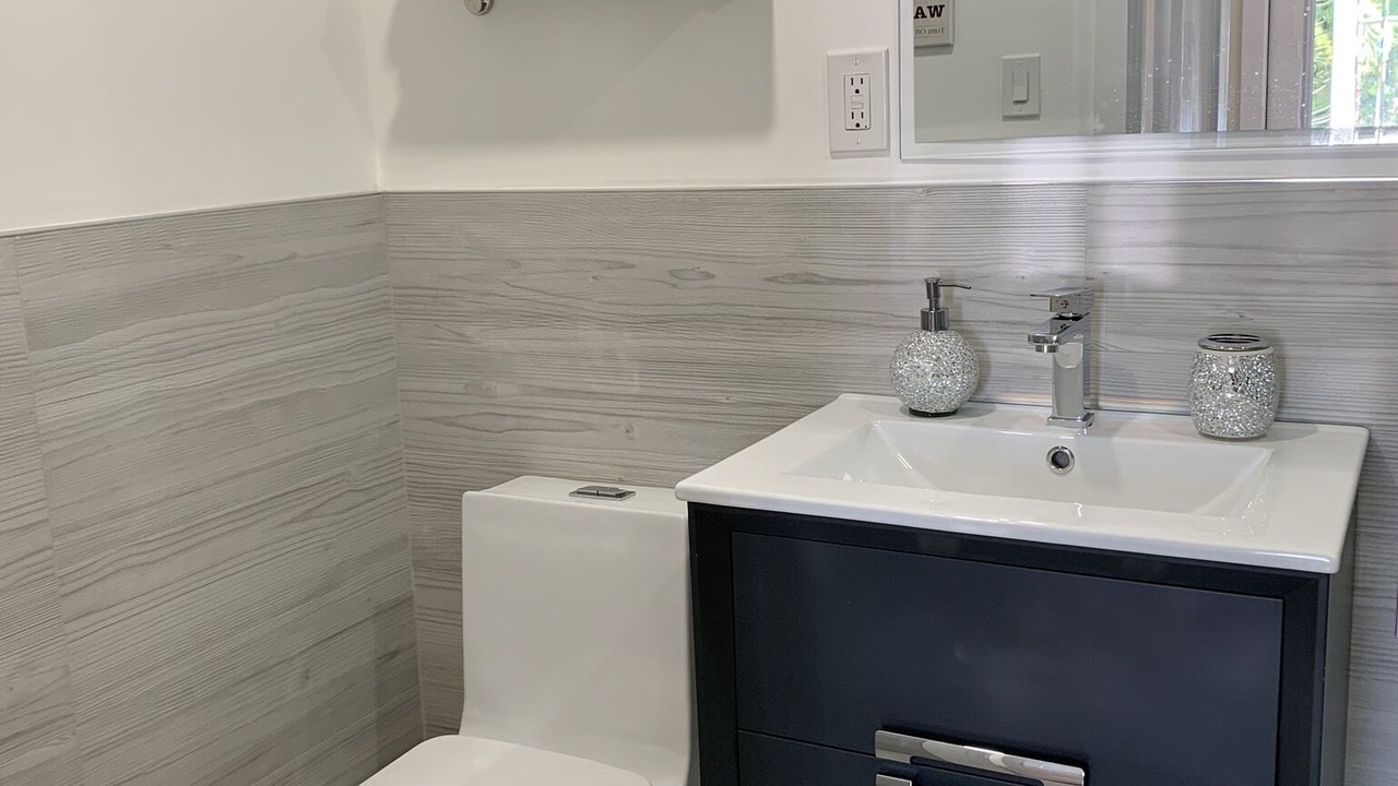 Photo of Bathroom in Coral Way