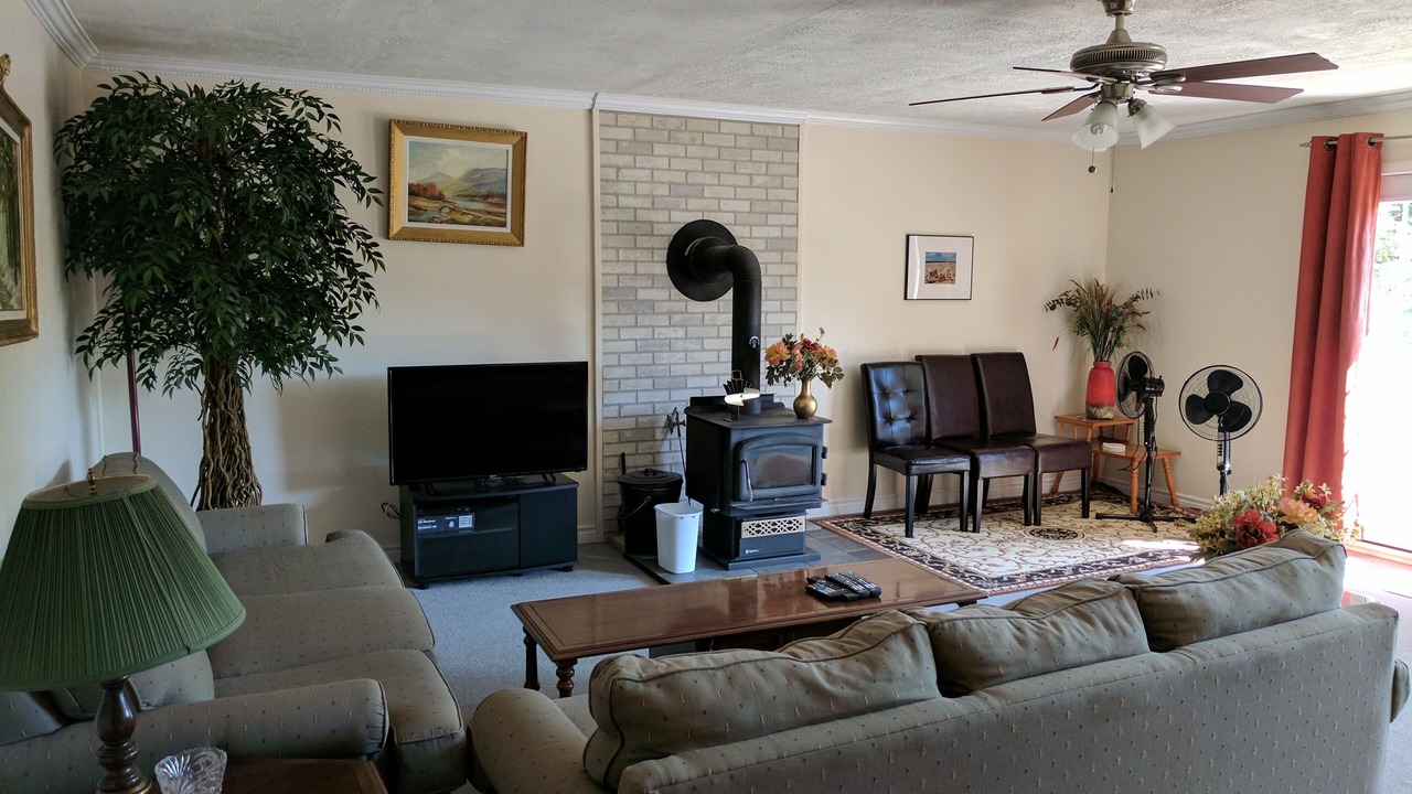 Photo of Livingroom in Colpoys Bay