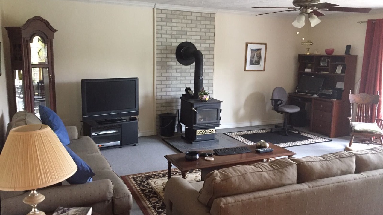 Photo of Livingroom in Colpoys Bay