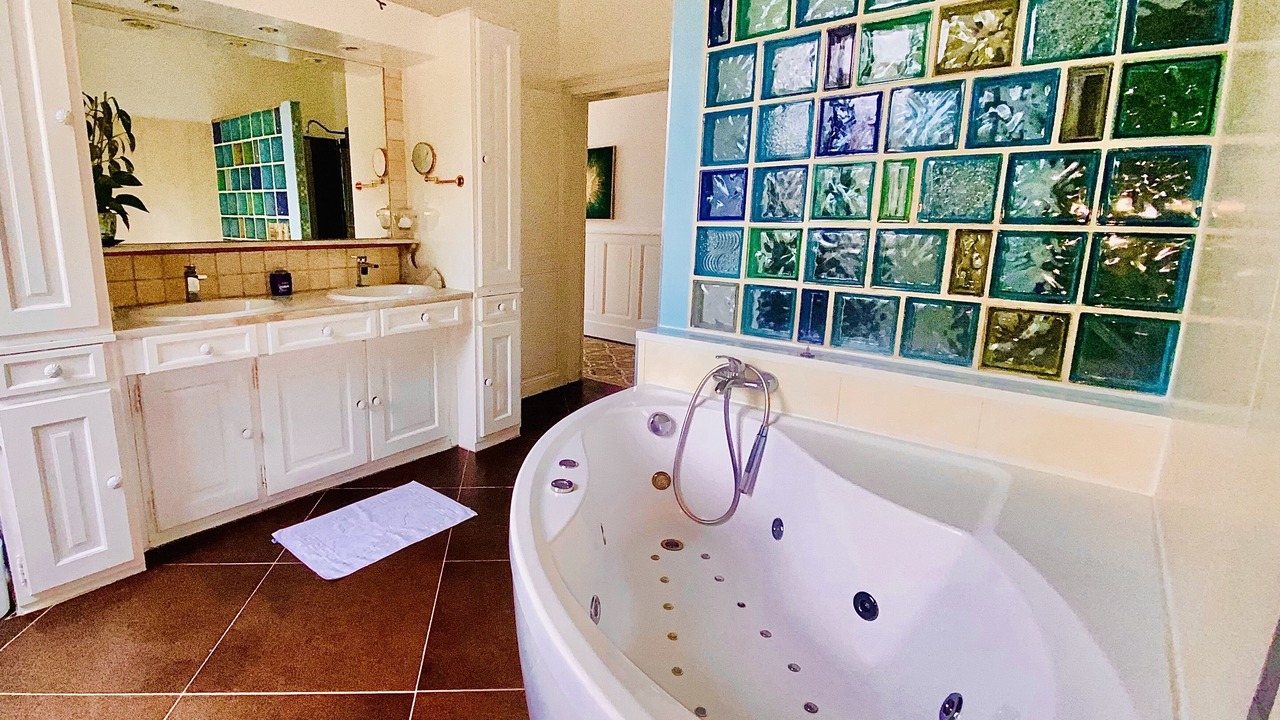 Photo of Bathroom in Cires-Les-Mello