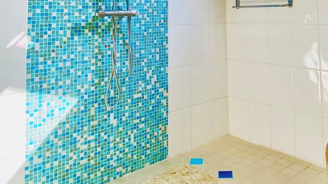 Photo of Bathroom in Cires-Les-Mello