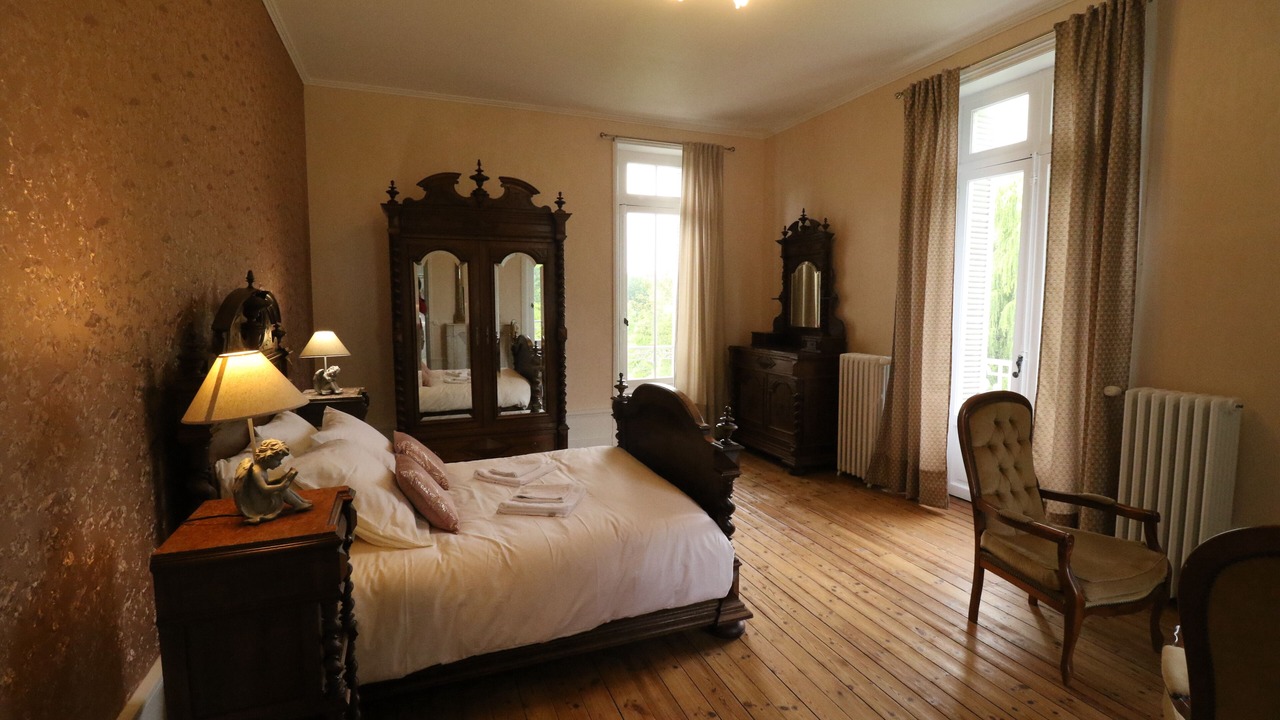 Photo of Bedroom in Montmoreau-Saint-Cybard