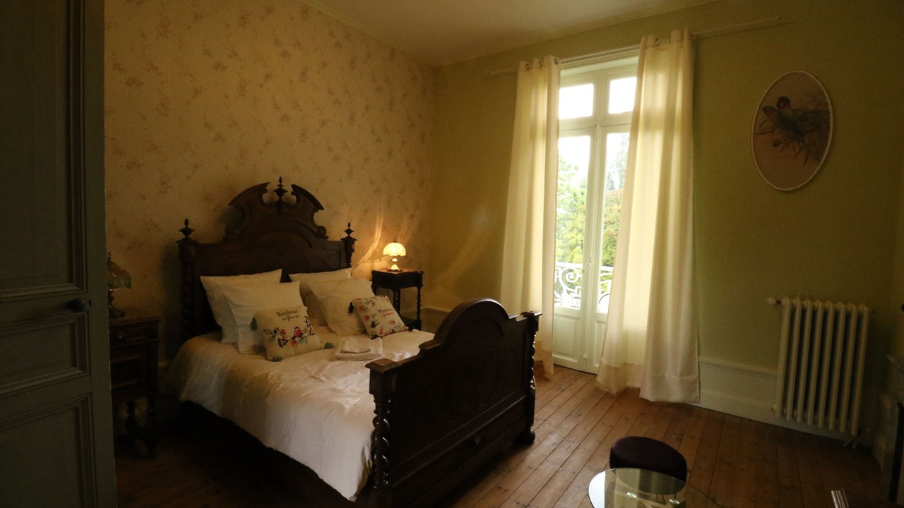 Photo of Bedroom in Montmoreau-Saint-Cybard