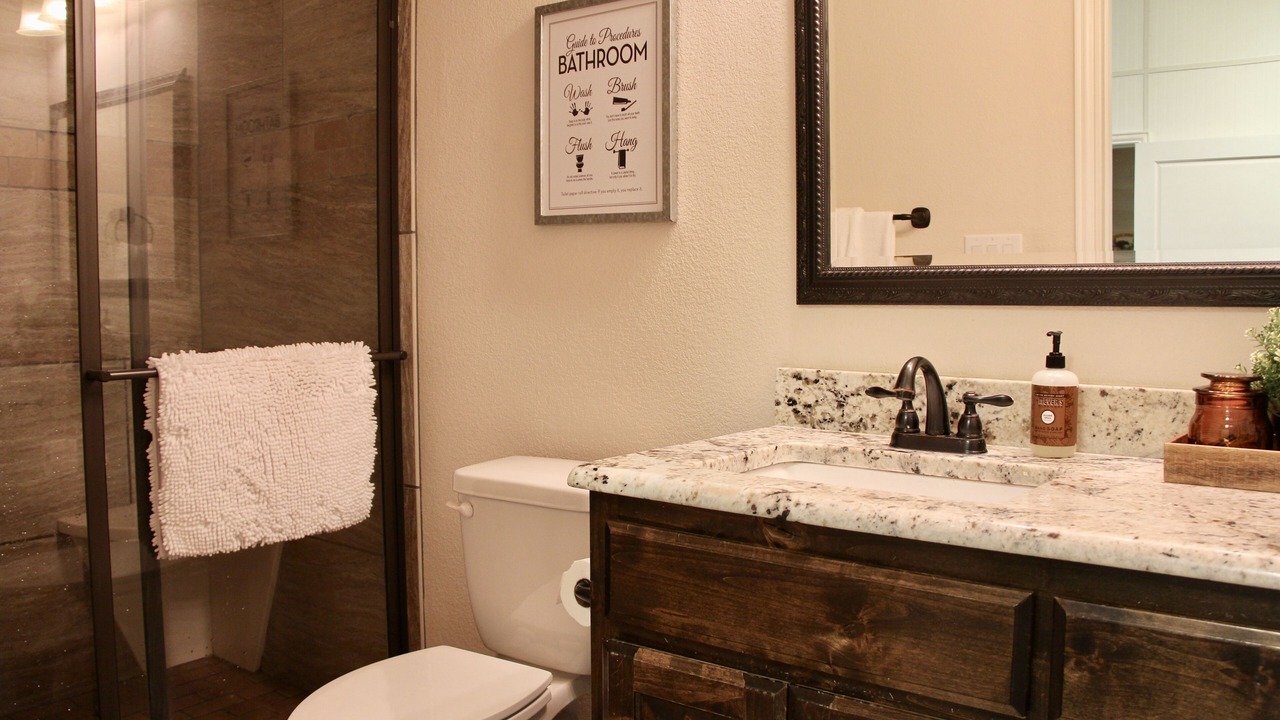 Photo of Bathroom in Pottsboro