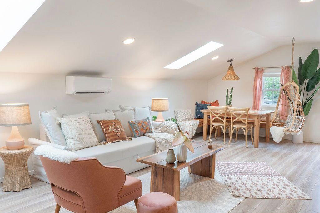 Photo of Livingroom in McNeil