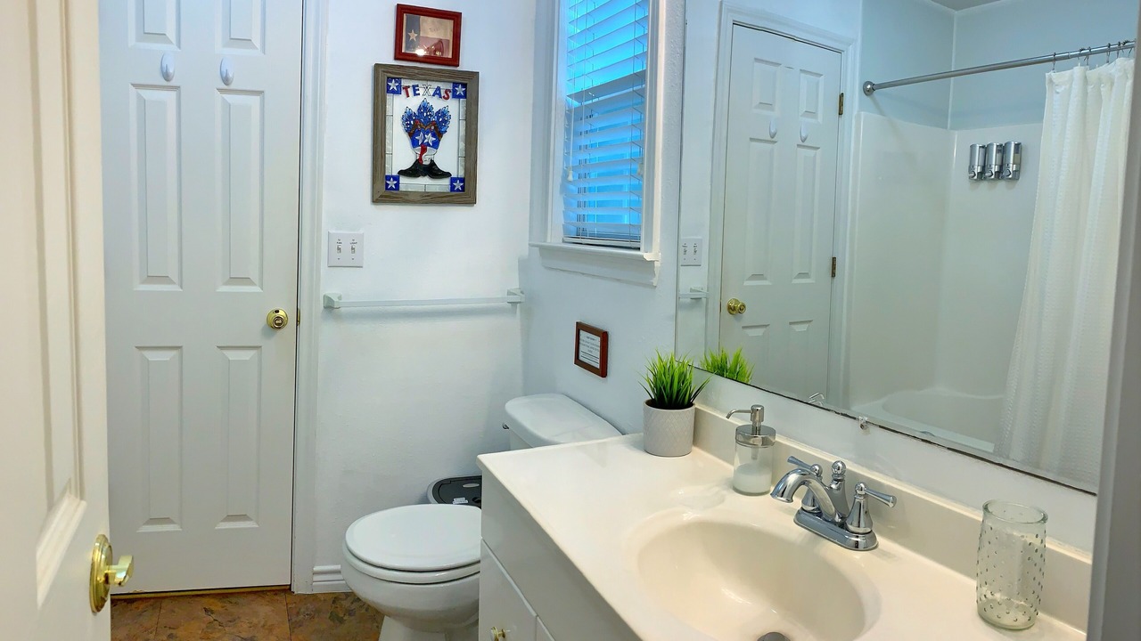Photo of Bathroom in Pottsboro