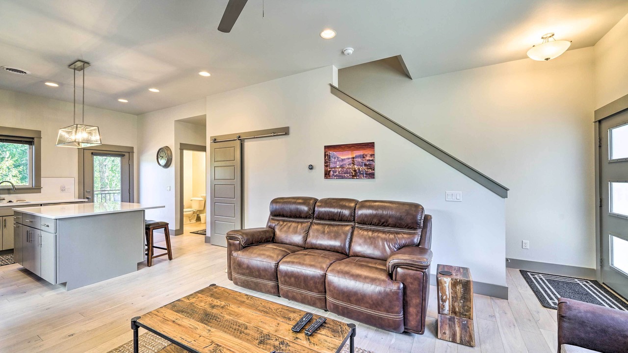 Photo of Livingroom in Four Corners