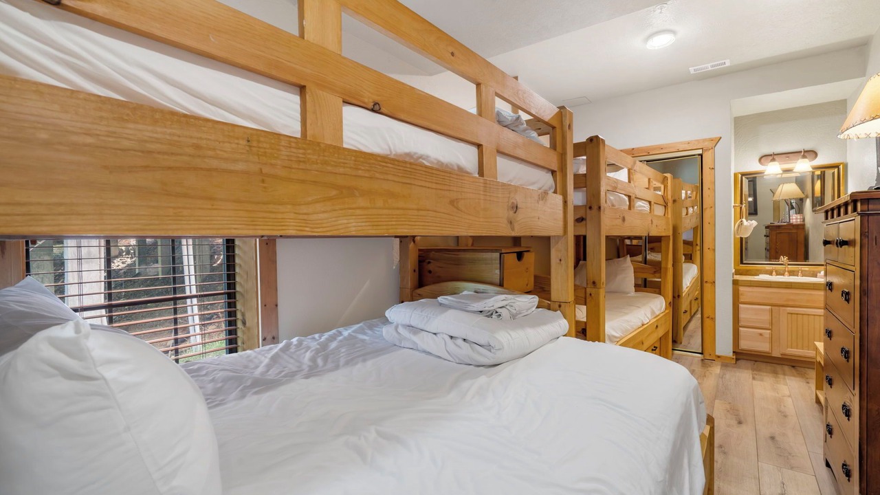 Photo of Bedroom in Branson Theater District