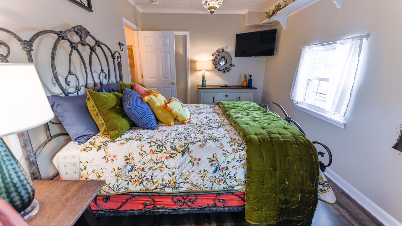 Photo of Bedroom in Urbandale Nations