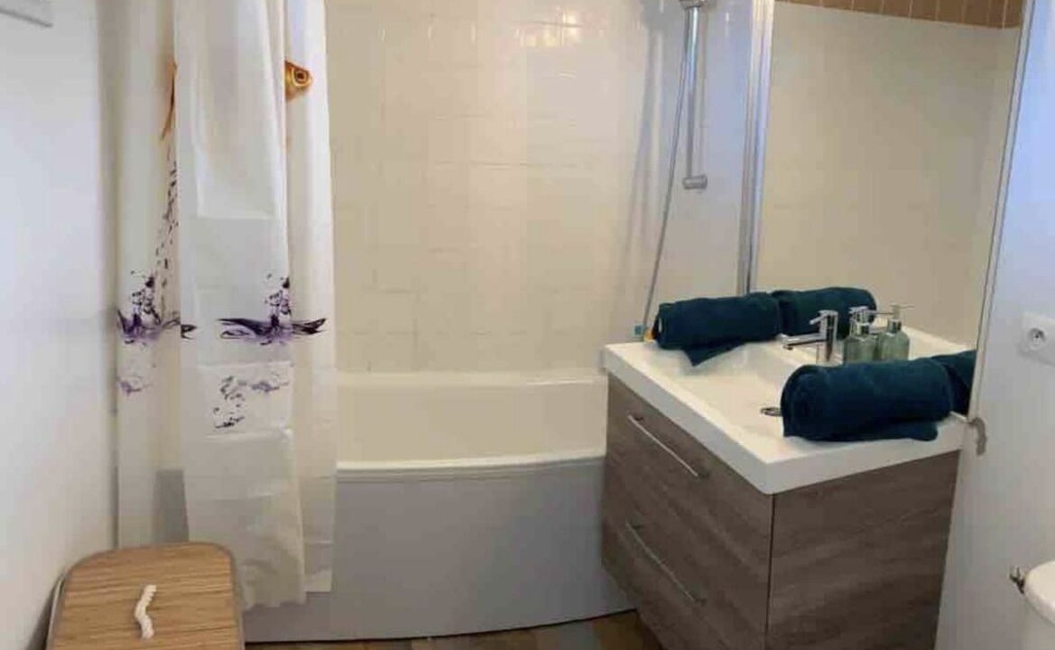 Photo of Bathroom in Equemauville