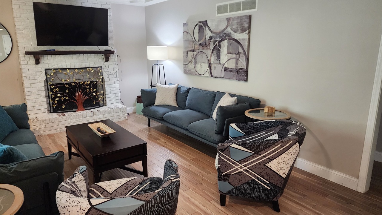 Photo of Livingroom in Merriam