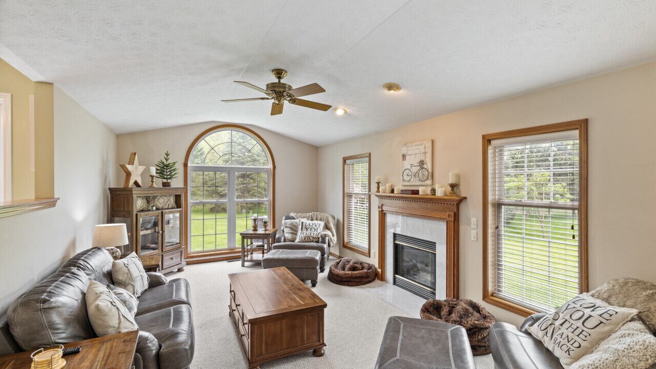 Photo of Livingroom in Brockport