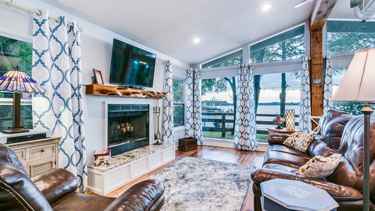 Photo of Livingroom in Granite Shoals