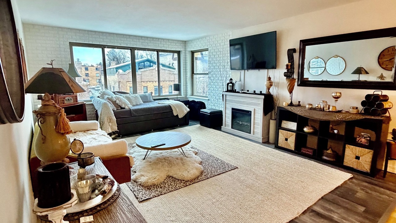 Photo of Livingroom in Linden Hills