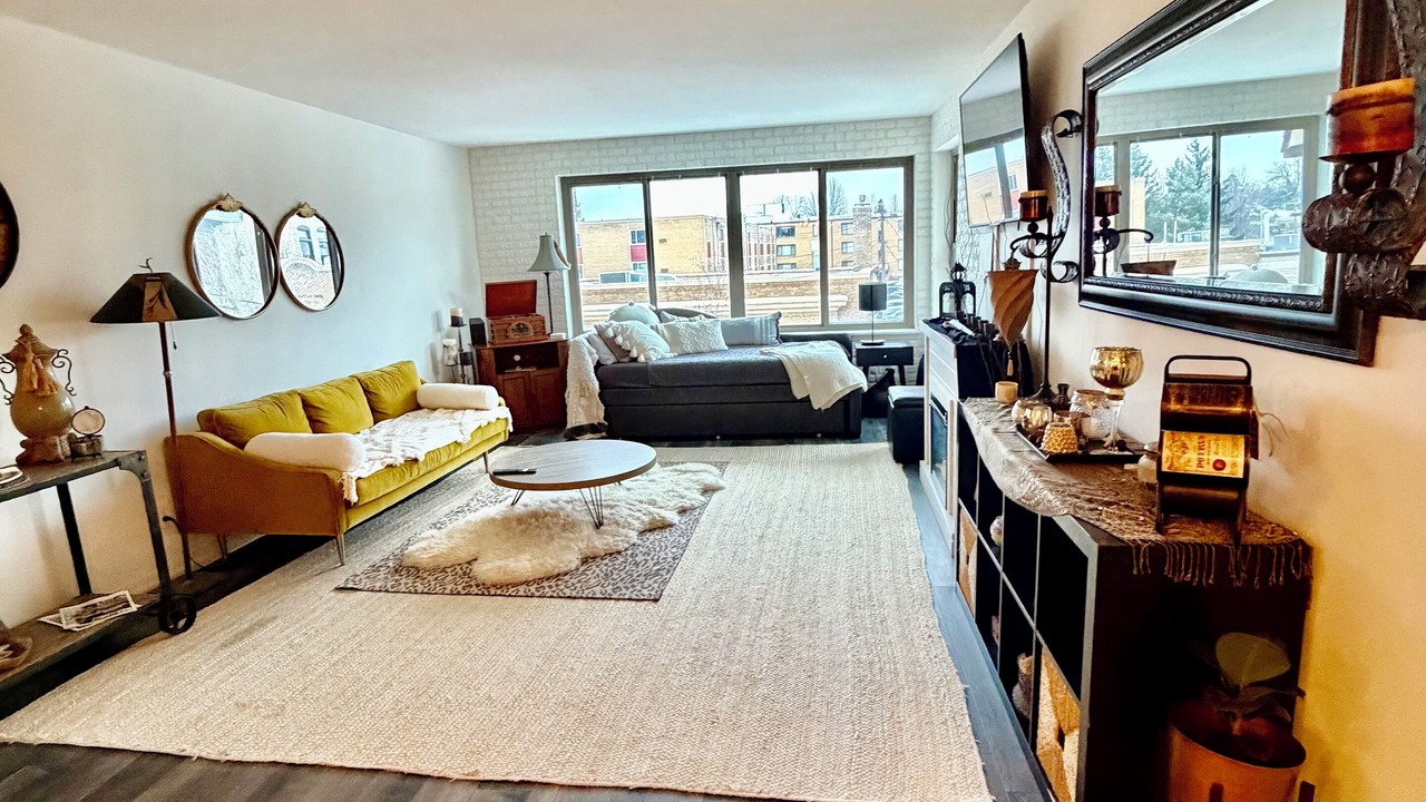 Photo of Livingroom in Linden Hills