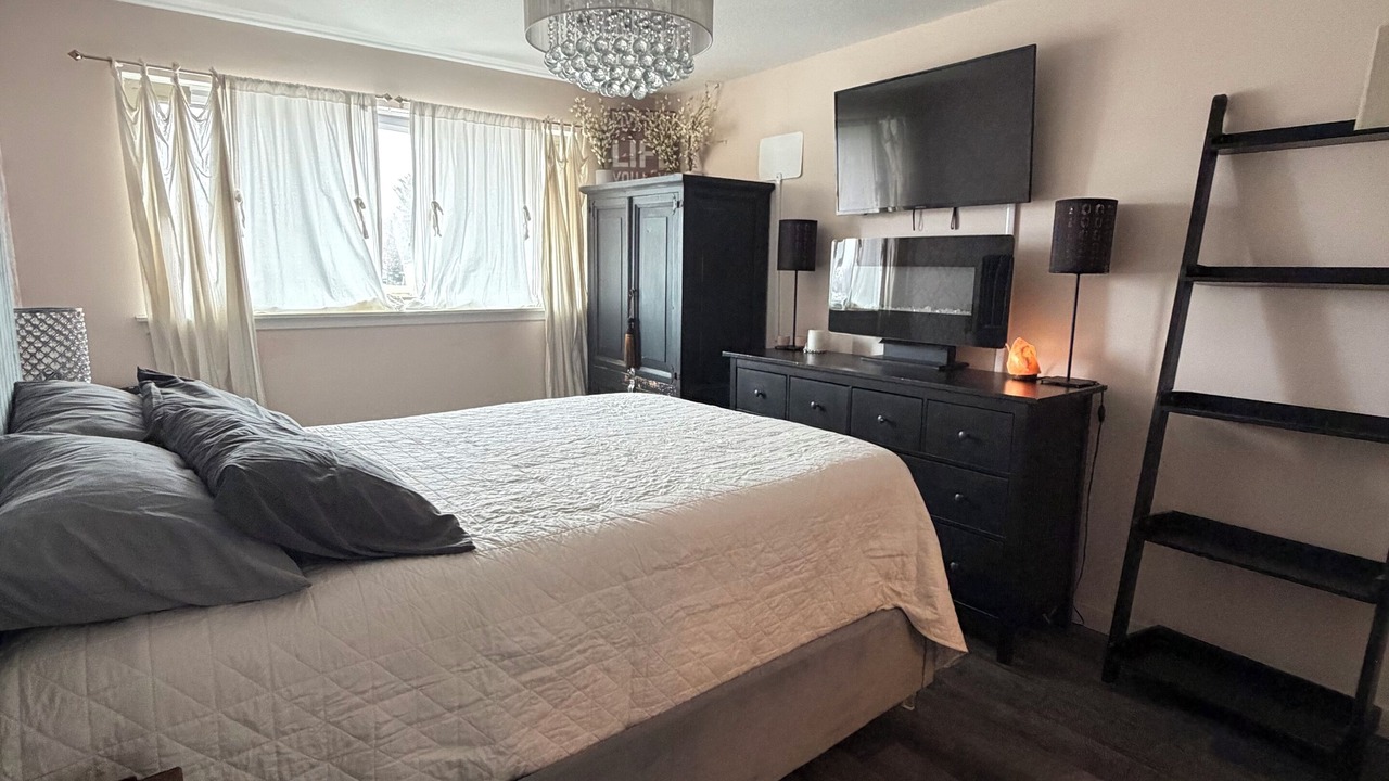 Photo of Bedroom in Linden Hills
