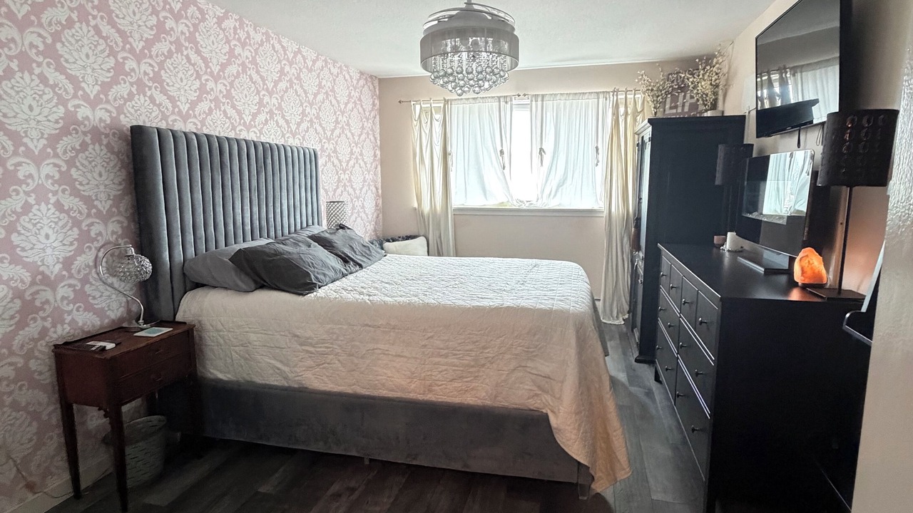 Photo of Bedroom in Linden Hills