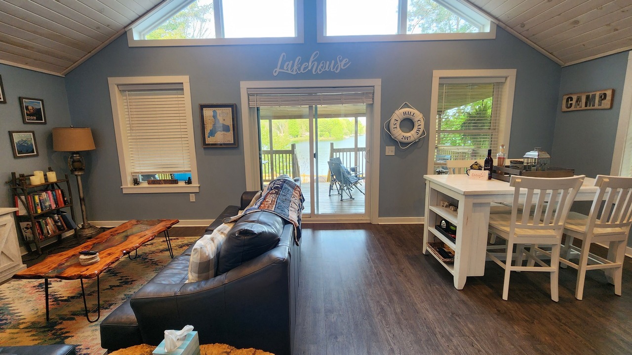 Photo of Livingroom in West Eaton