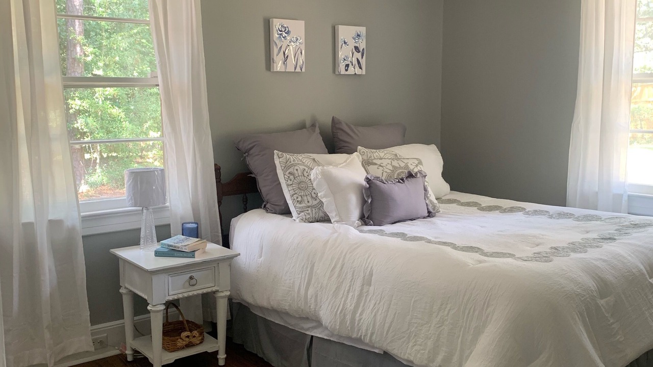 Photo of Bedroom in Forest Acres