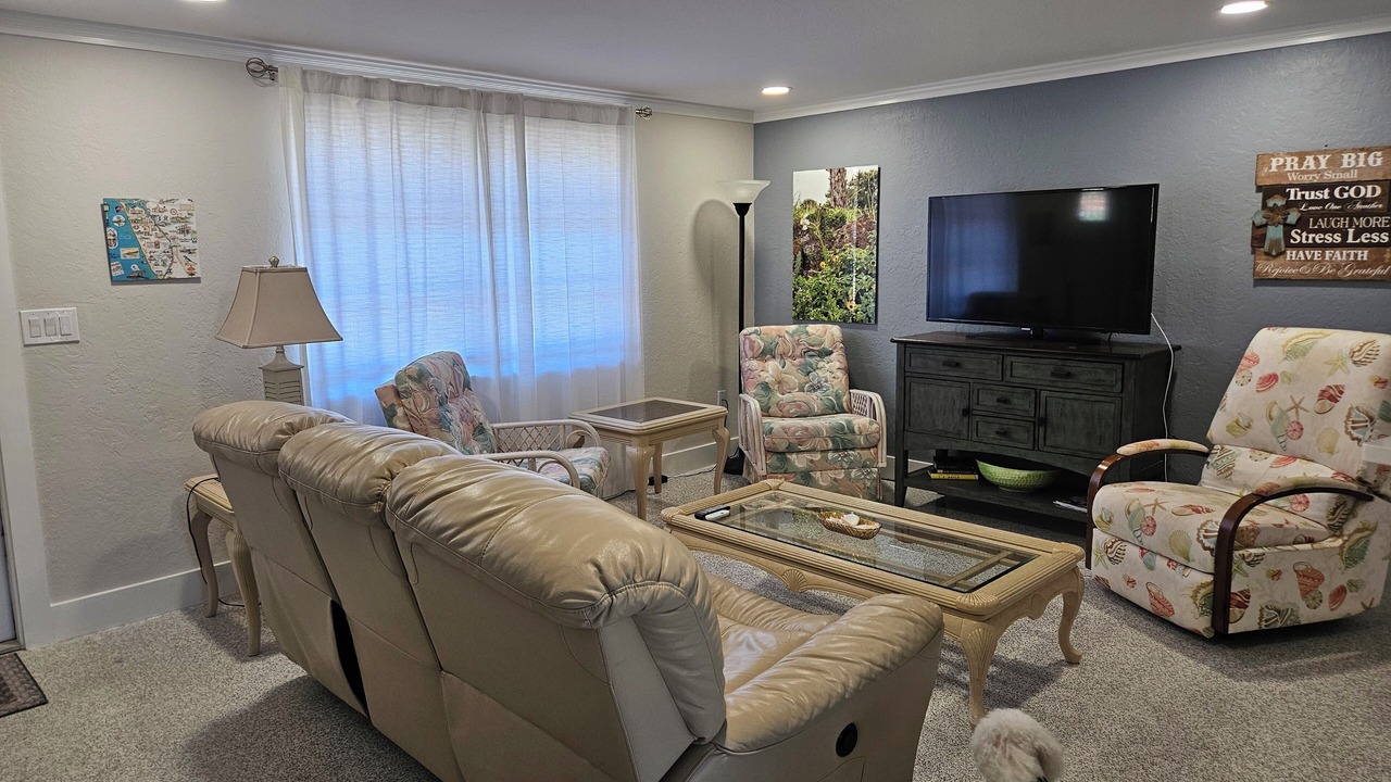 Photo of Livingroom in Golden Beach