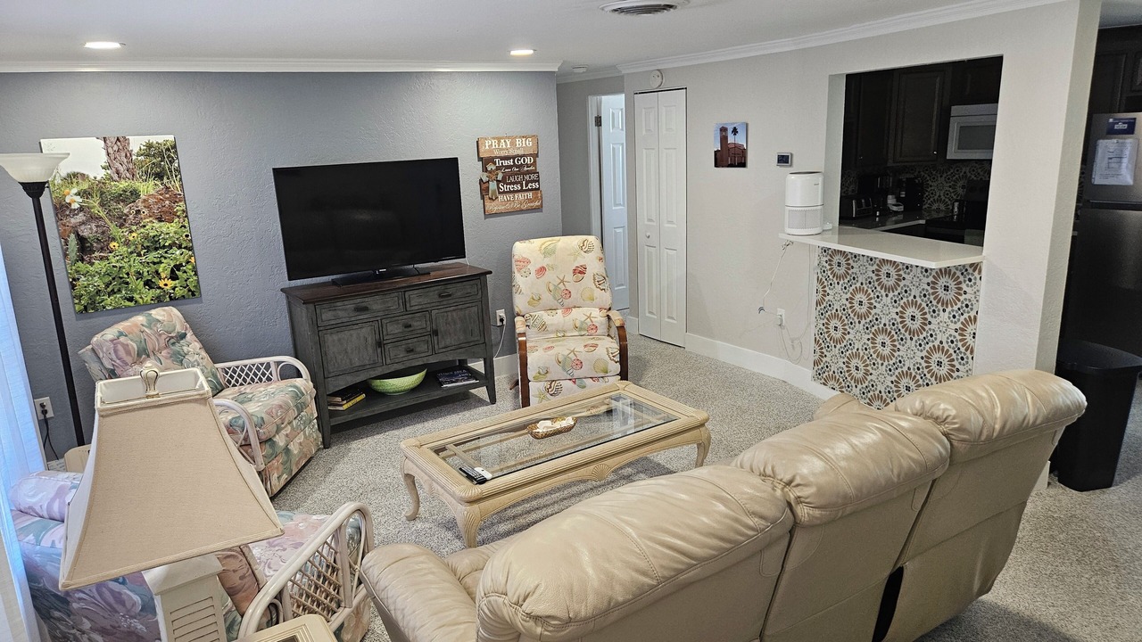 Photo of Livingroom in Golden Beach
