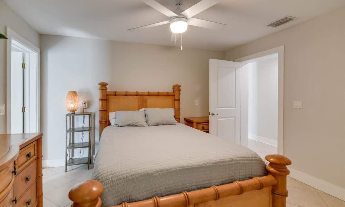 Photo of Bedroom in Big Pine Key