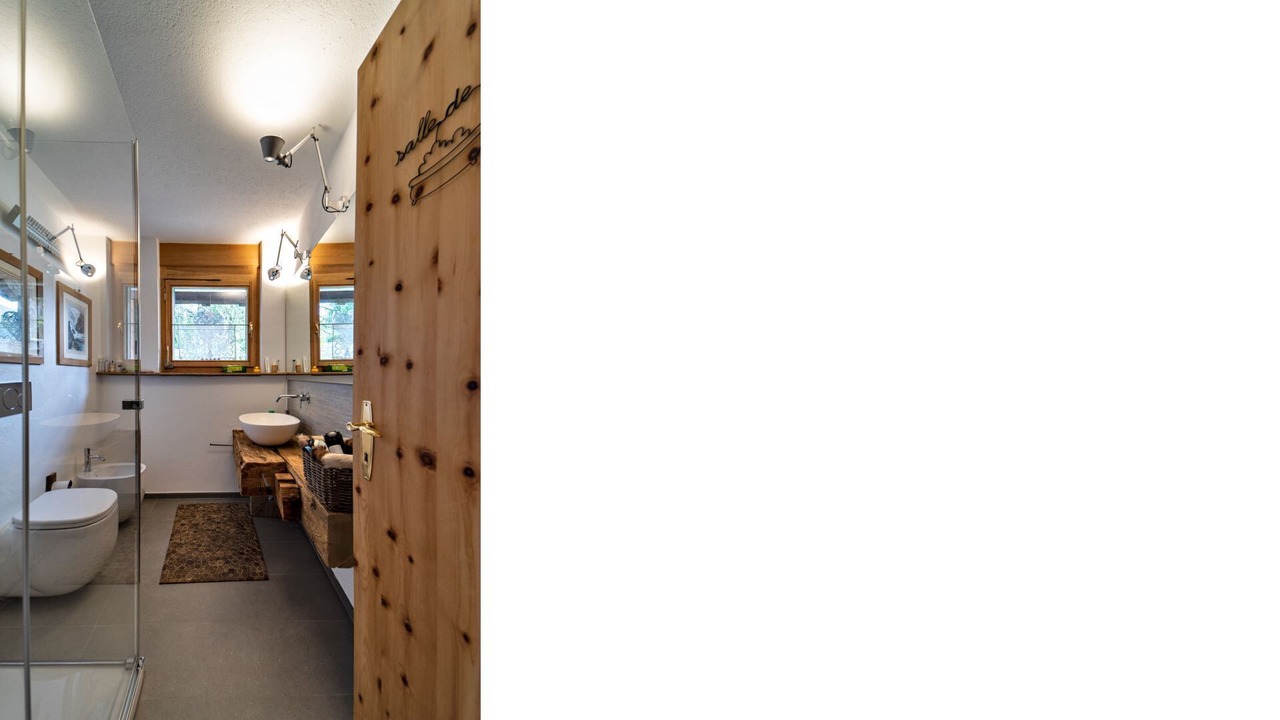 Photo of Bathroom in Zuoz