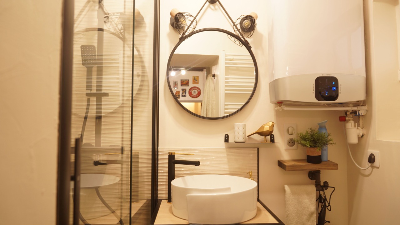 Photo of Bathroom in Downtown Angers