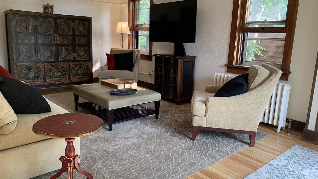 Photo of Livingroom in Downtown