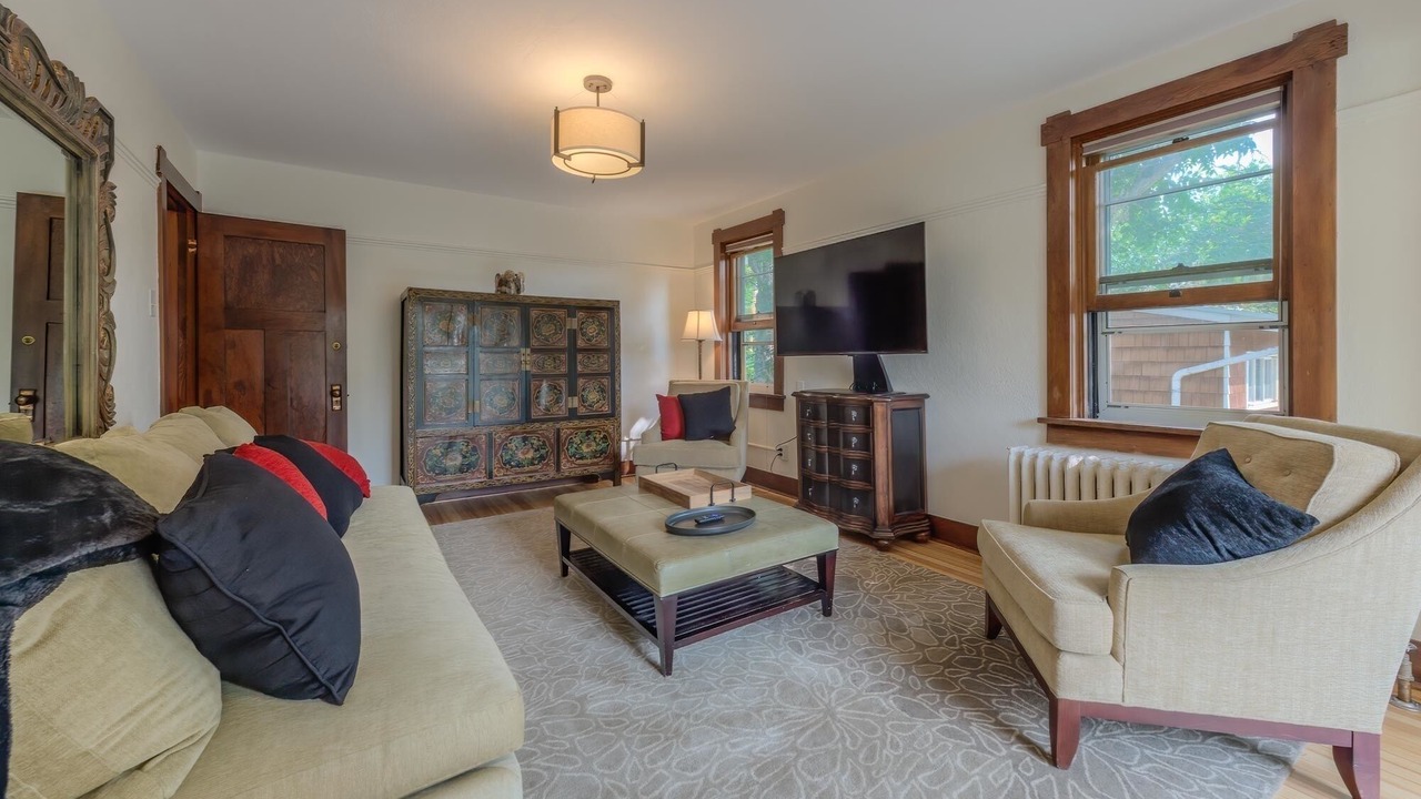 Photo of Livingroom in Downtown