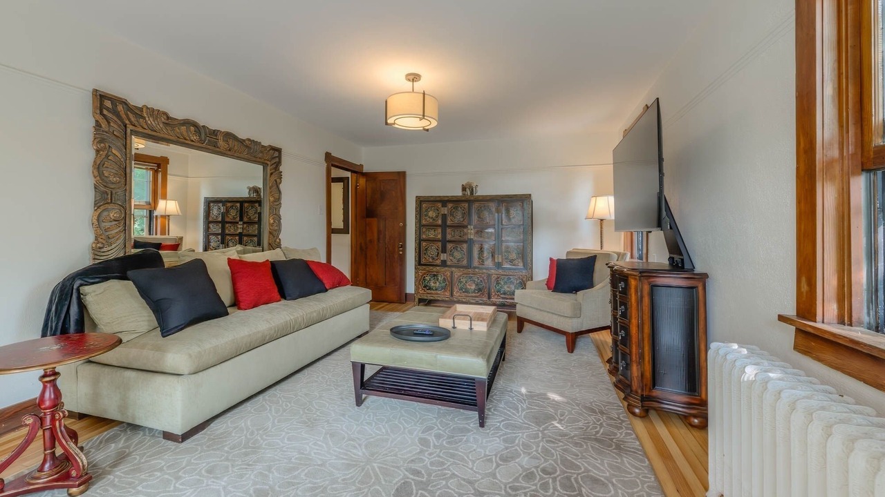 Photo of Livingroom in Downtown