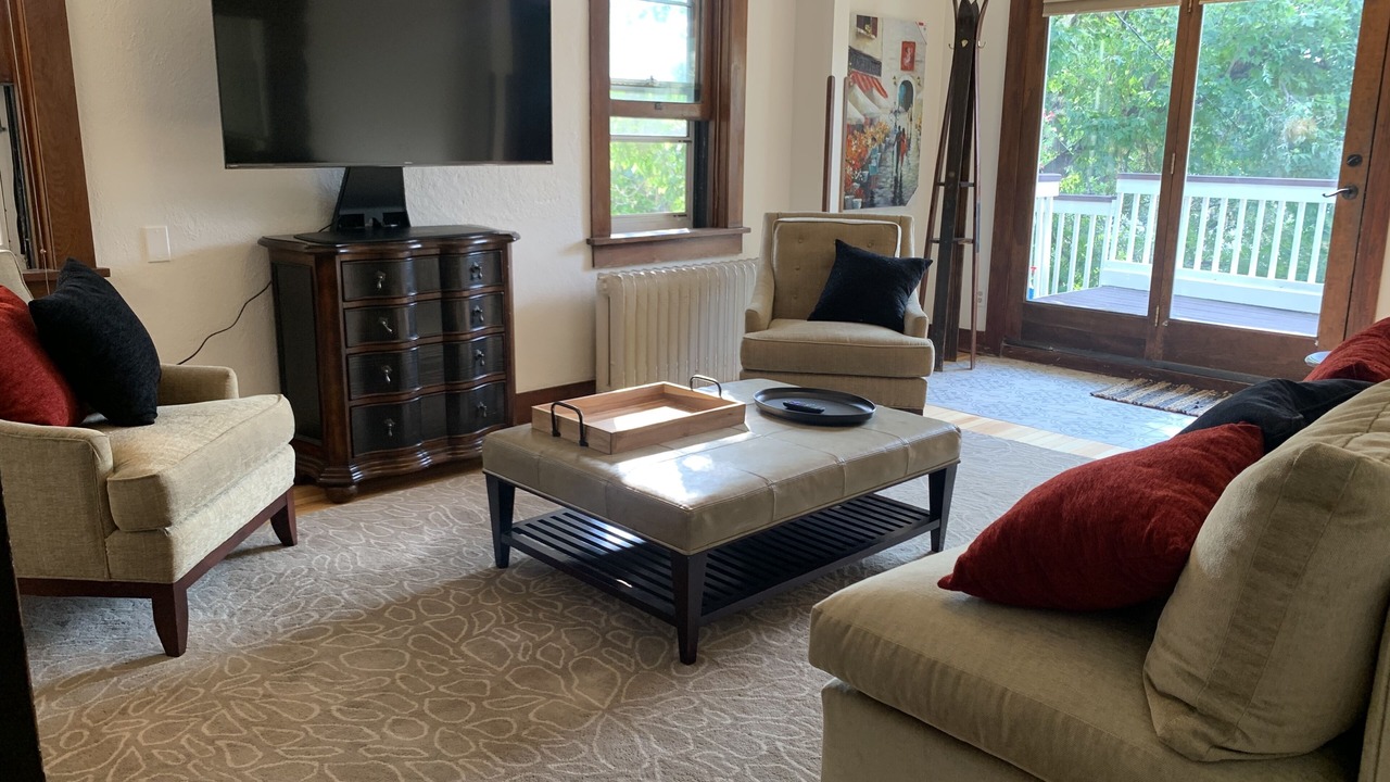 Photo of Livingroom in Downtown