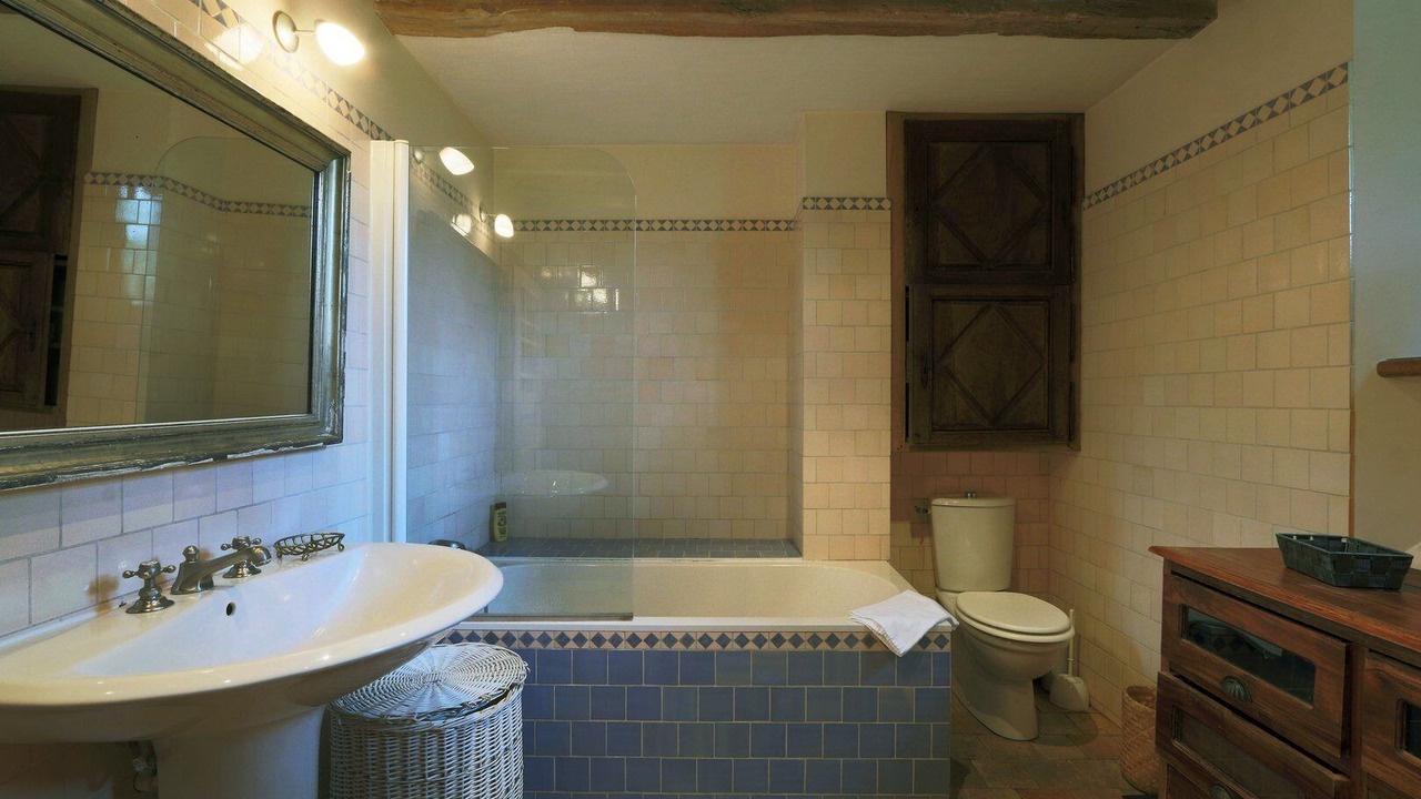 Photo of Bathroom in Tours