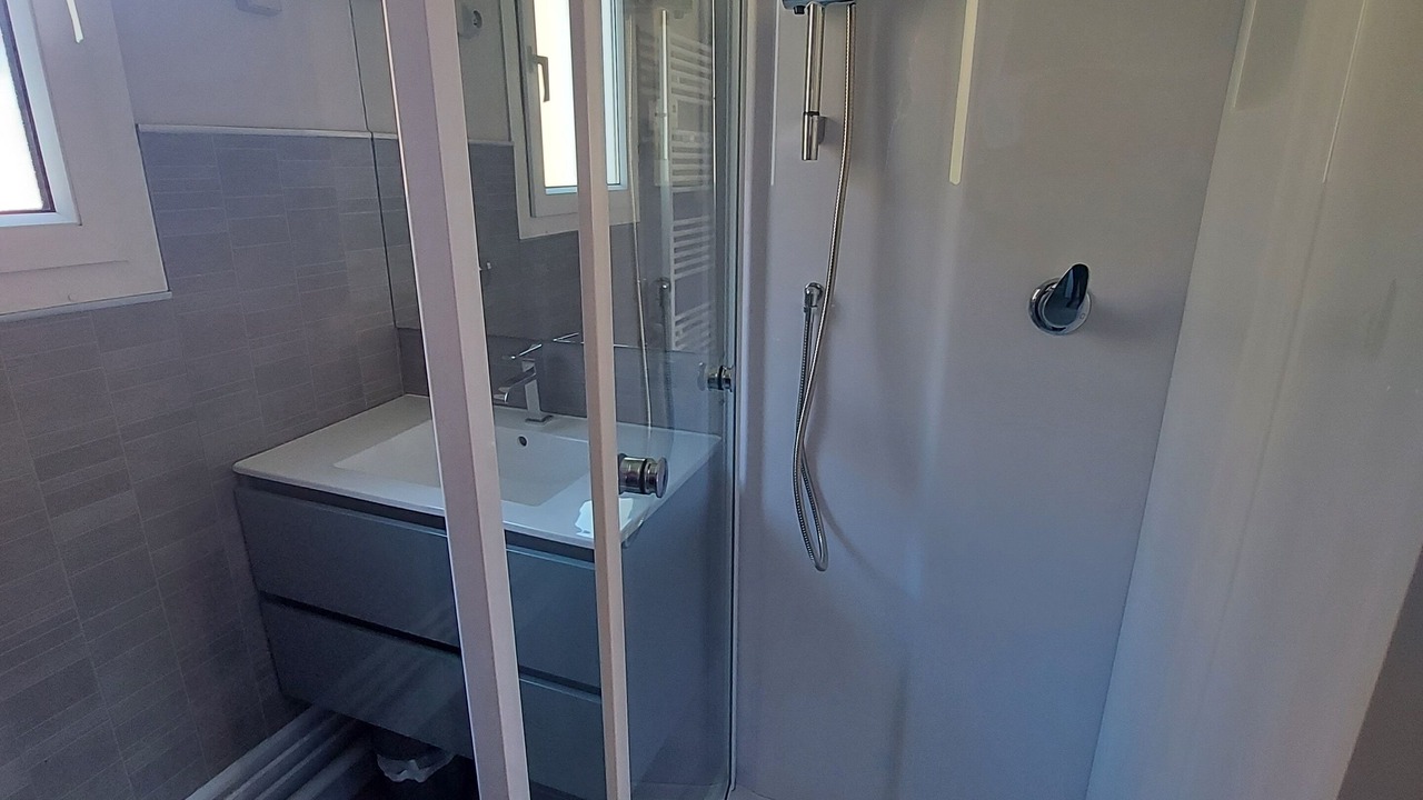 Photo of Bathroom in Sarrancolin