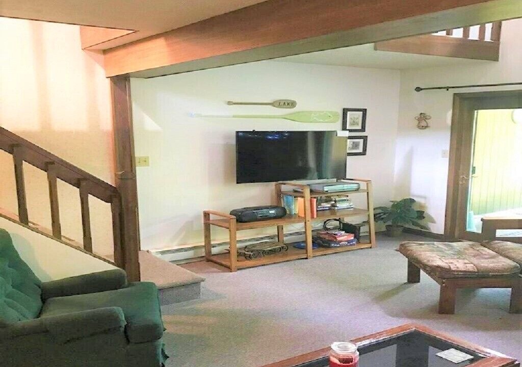 Photo of Livingroom in McHenry