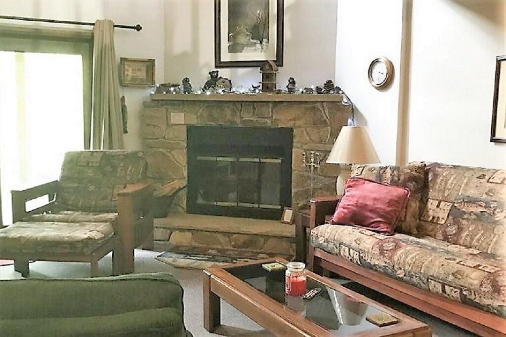 Photo of Livingroom in McHenry