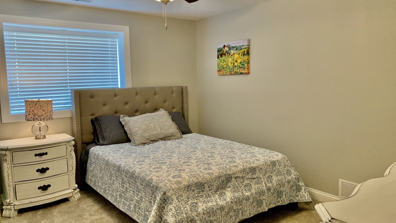 Photo of Bedroom in Urbandale