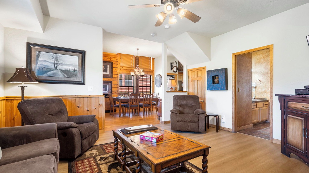 Photo of Livingroom in Branson Theater District