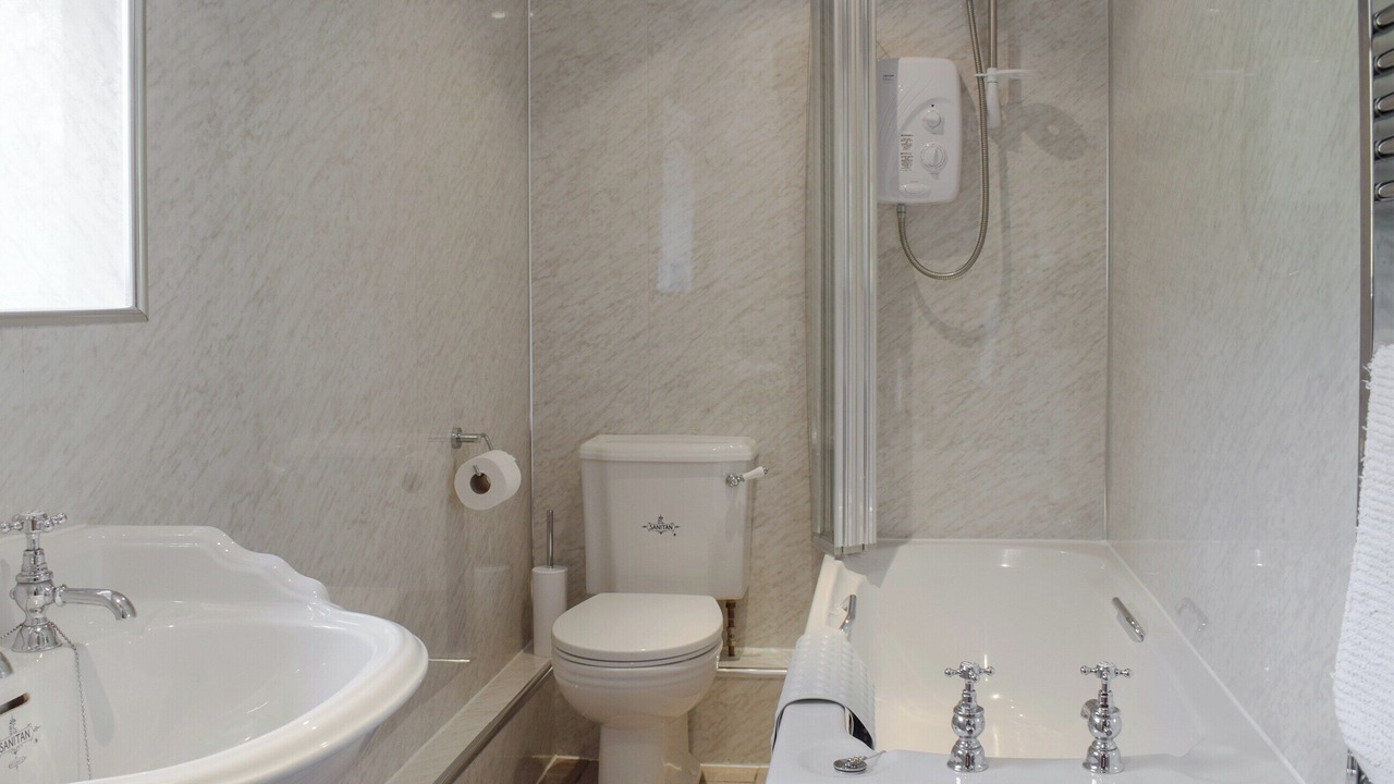 Photo of Bathroom in Tregynon