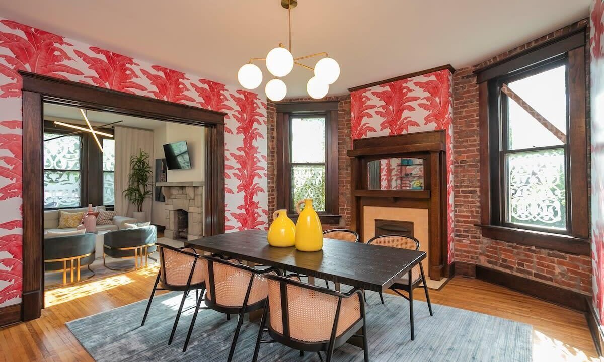 Photo of Livingroom in Hillsboro West End
