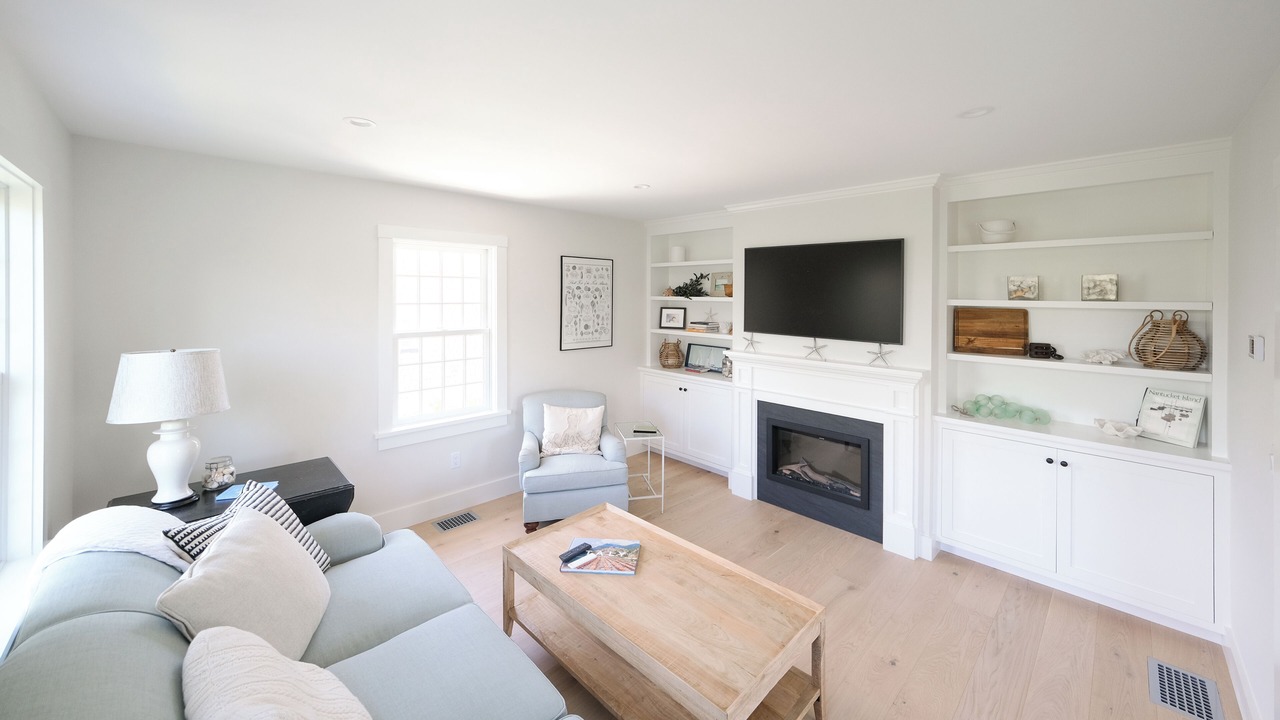 Photo of Livingroom in Brant Point