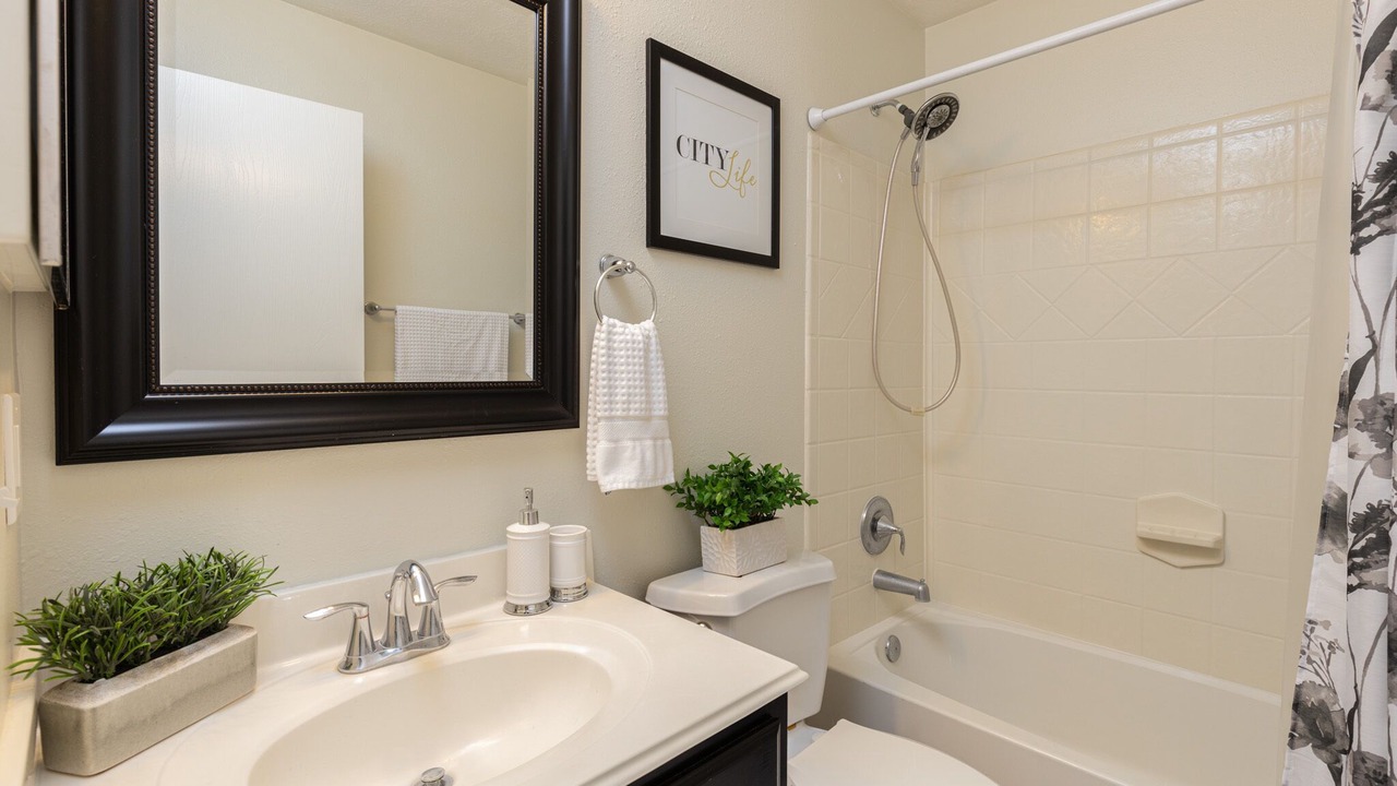 Photo of Bathroom in FM 1960