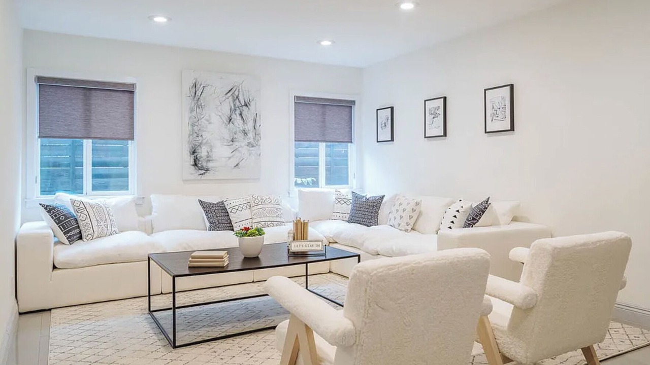 Photo of Livingroom in Valley Village