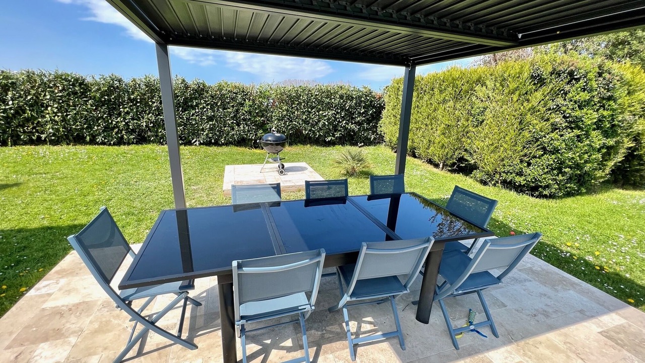 Photo of Outdoor in Petiville