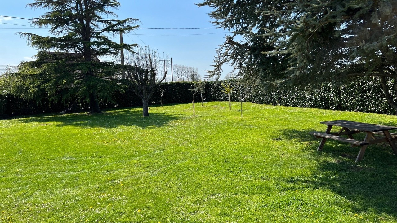 Photo of Outdoor in Petiville