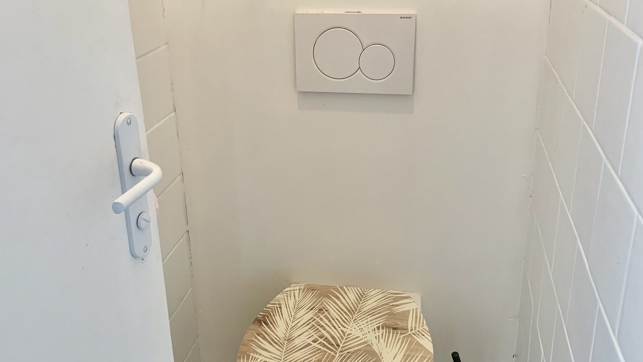 Photo of Bathroom in Petiville