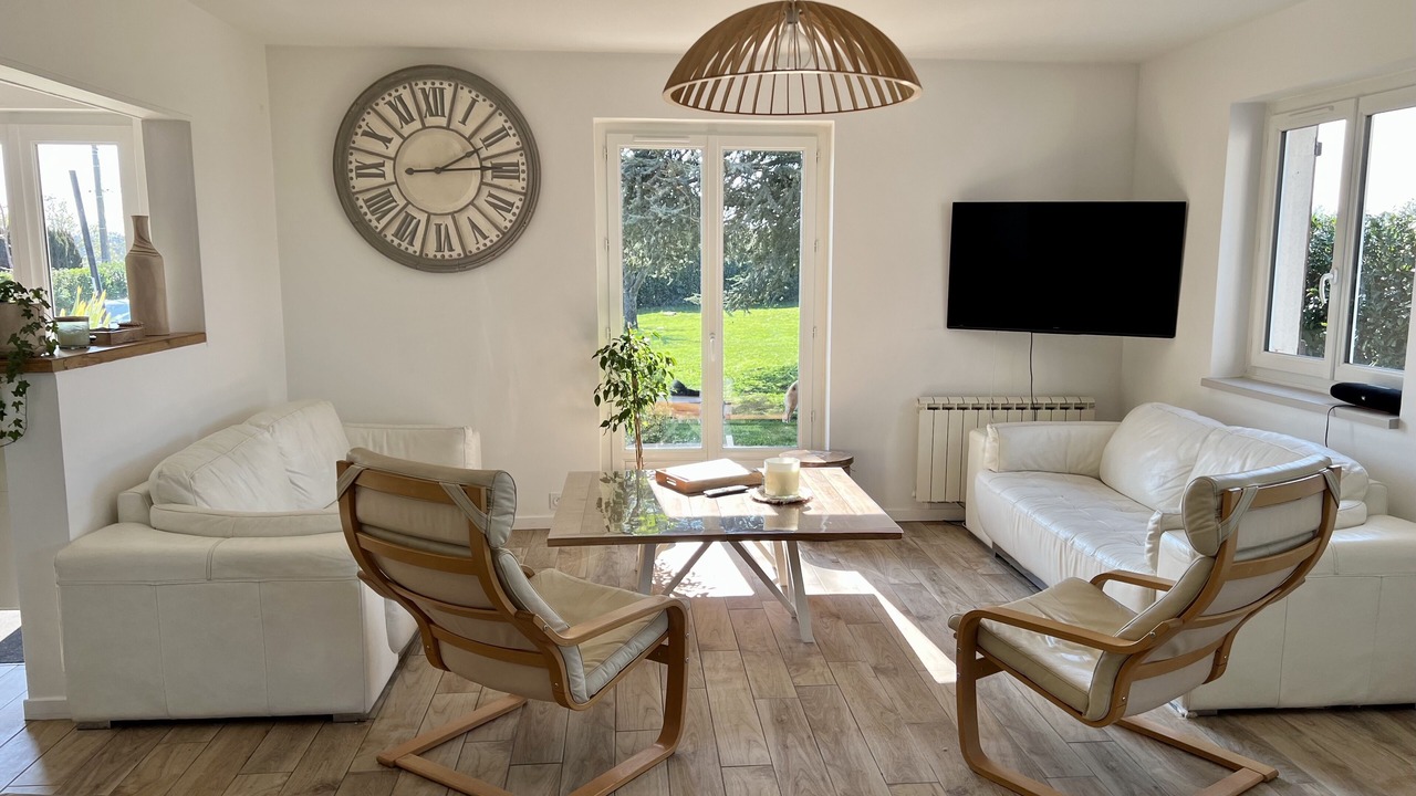 Photo of Livingroom in Petiville