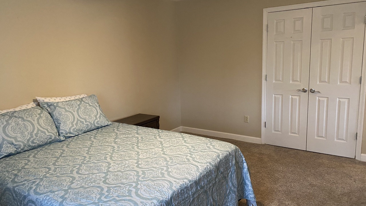 Photo of Bedroom in Kuttawa