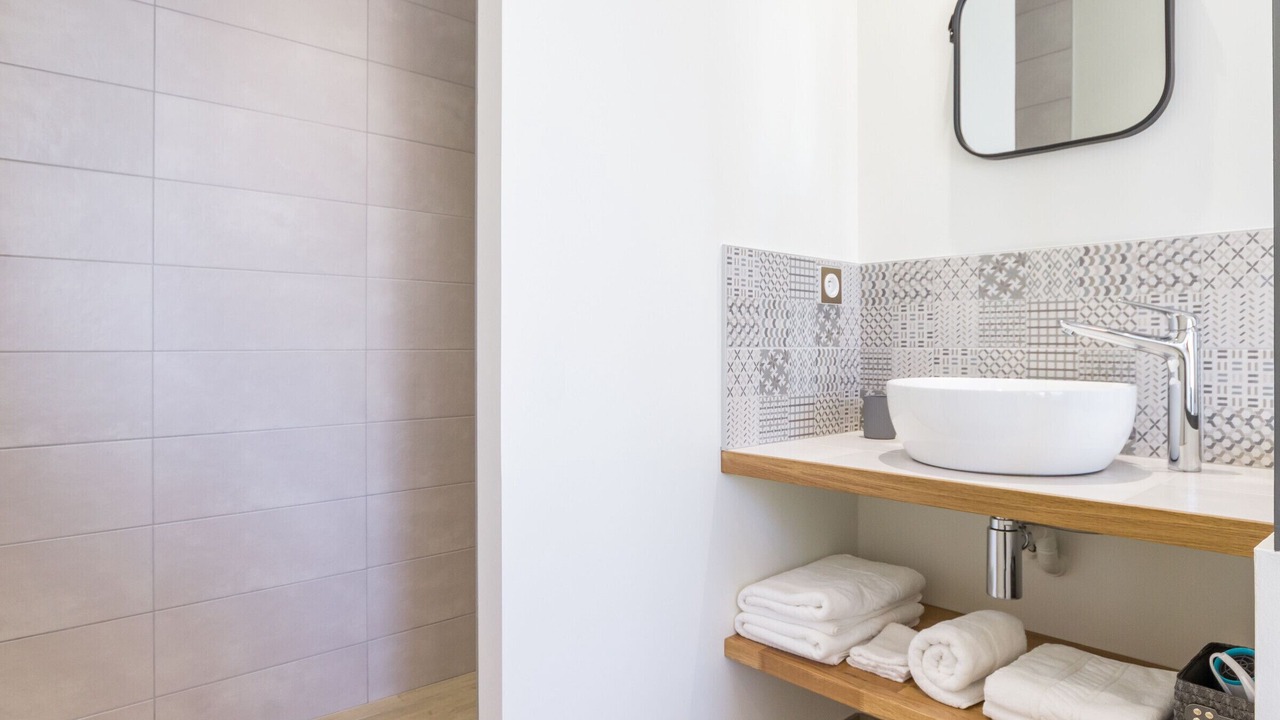 Photo of Bathroom in Chateau-Thebaud