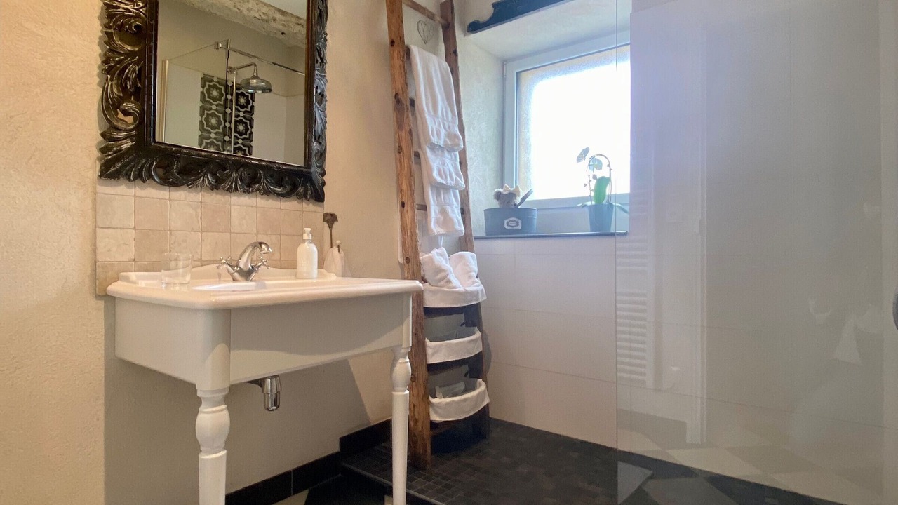 Photo of Bathroom in Chateau-Thebaud